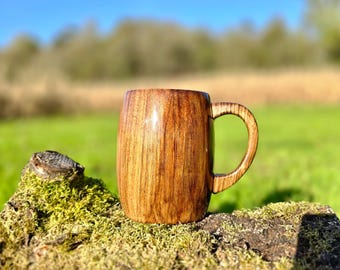 Handgemaakte walnoothouten bierpul – 0,5 l inhoud