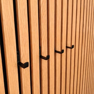 Kleiderhaken für Akustikpaneele – 15 mm Profil – 5 cm Tiefe – Akupanel – Schraubmontage – 1 Stück – Metall