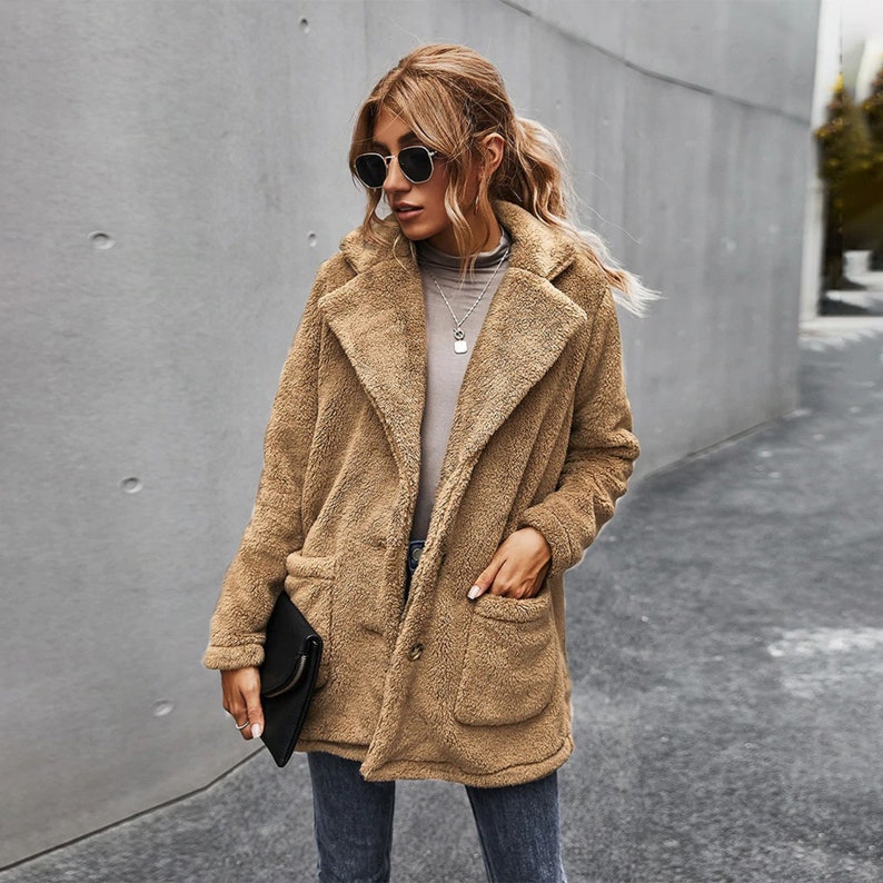 Women Classic Plush Thicken Faux Fur Warm Coat Winter Fashion Outdoor Streetwear Femme Turn-down Collar Solid Pockets Coat D30