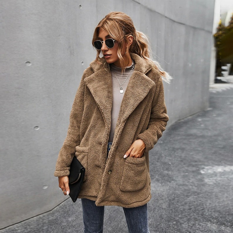 Women Classic Plush Thicken Faux Fur Warm Coat Winter Fashion Outdoor Streetwear Femme Turn-down Collar Solid Pockets Coat D30