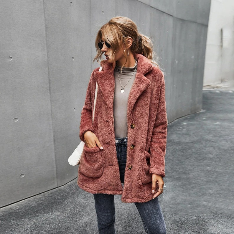 Women Classic Plush Thicken Faux Fur Warm Coat Winter Fashion Outdoor Streetwear Femme Turn-down Collar Solid Pockets Coat D30