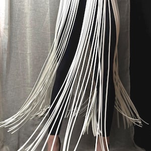 Lange vegan rok met witte franjes 110 cm met riem Leren rok met franjes Riem met riem in de taille
