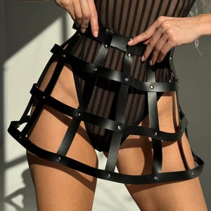 Kunstleder Käfig Rock Gürtel: Handgefertigtes Schößchen Taille Harness