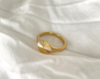Signet Sunburst Ring, Minimalist Dainty Rays Ring,Texture Circle Ring ,Wave Rings For Women, Signet Chunky Dome Ring