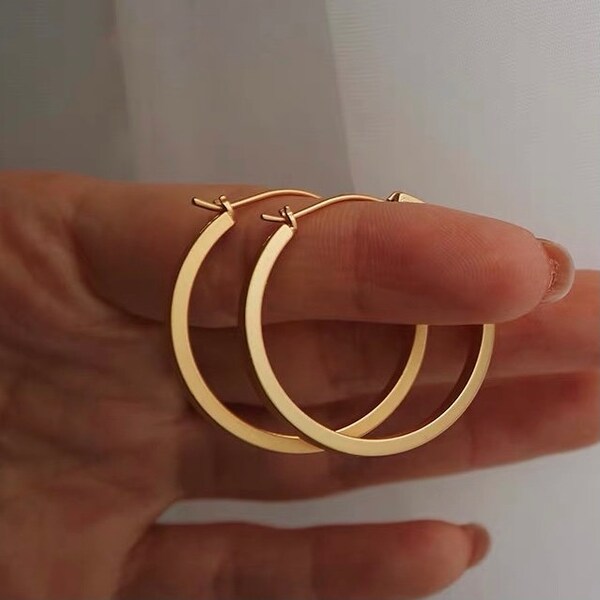 18K Gold Mitteldicke Creolen UK, 20mm 30mm 45mm Gold Hoop, Gold Creolen, minimalistische Ohrringe, Huggie Ohrringe • Anlauffrei