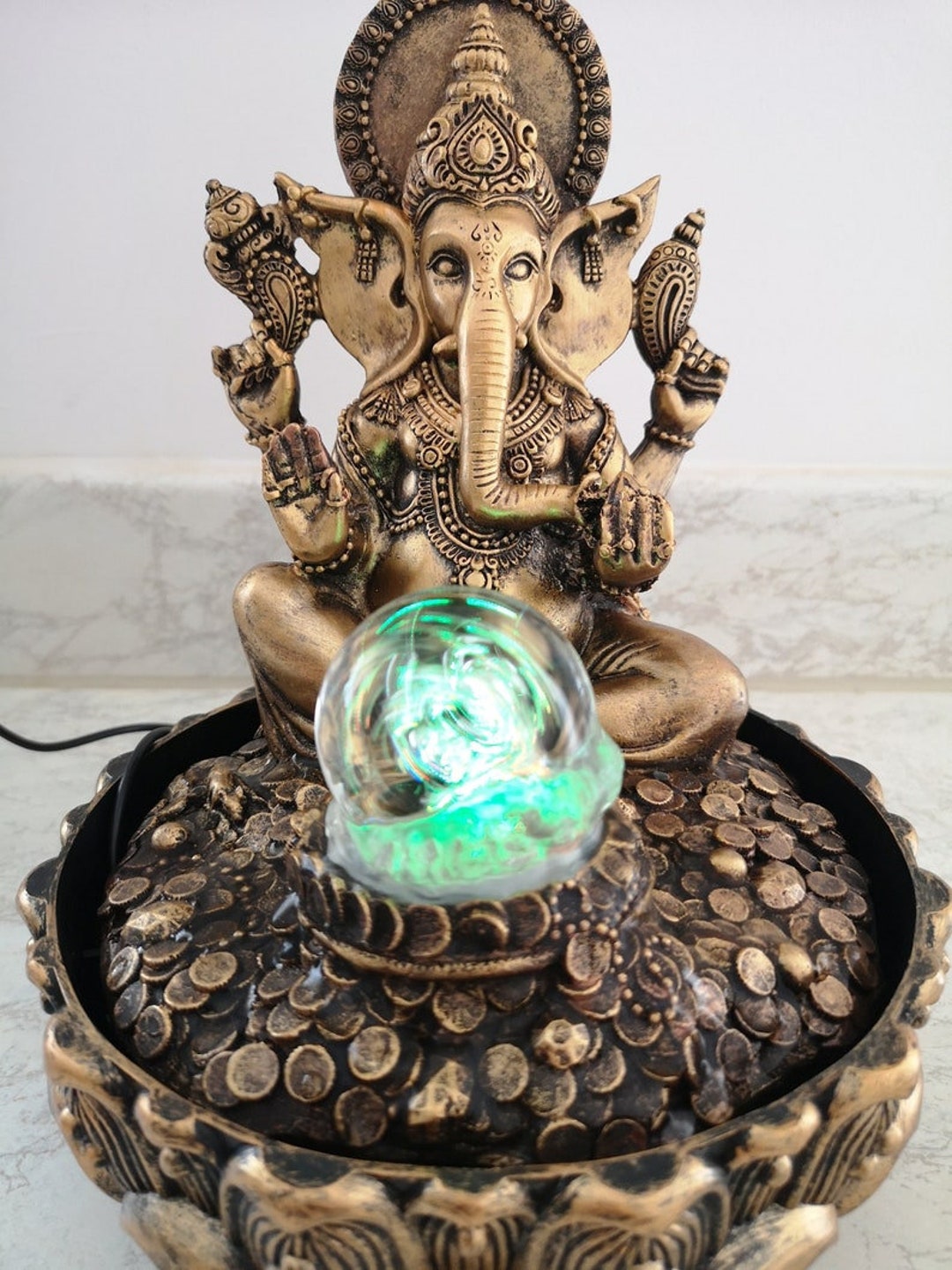 Fontaine d'eau intérieure Ganesh dorée avec boule LED Diwali, pendaison de  crémaillère, dessus de table, mariage, cadeau, spa, Raksha Bandhan, détente