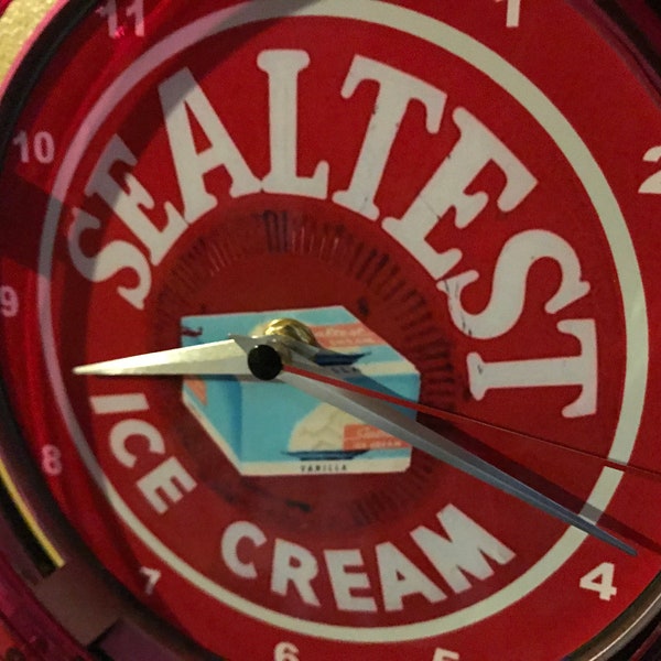 SealTest @@ Ice Cream Dairy Farm Milk Grocery Store Kitchen Diner Bar Advertising Neon Wall Clock Sign