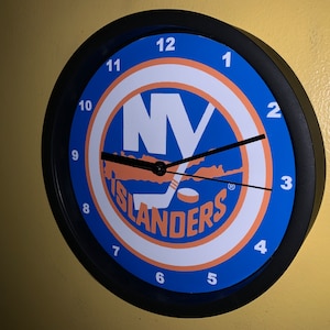 New York Islanders Throwback Hockey Bar Man Cave Wall Clock Sign