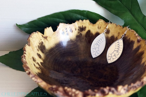 Polynesian Plumeria Frangipani Flower Tribal (S) - Lightweight Silver Mirror Acrylic Dangle Earrings