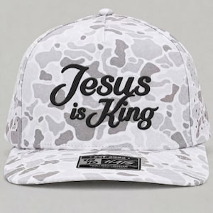 Gorra Jesús Salva / Gorra de alto rendimiento perforada con láser / Gorra cristiana / Basada en la fe / Regalo para él/ella Jesus is King