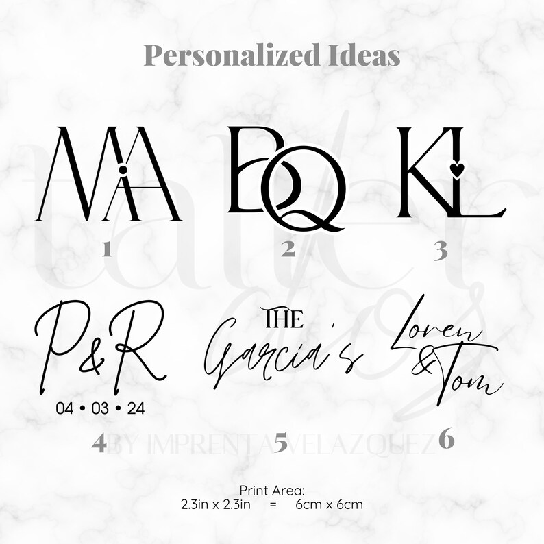 Puede incluir: Seis ideas de dise&ntilde;o personalizadas diferentes para un sello personalizado. Los dise&ntilde;os incluyen iniciales, nombres y fechas. El &aacute;rea de impresi&oacute;n es de 2,3 pulgadas por 2,3 pulgadas, o 6 cent&iacute;metros por 6 cent&iacute;metros.