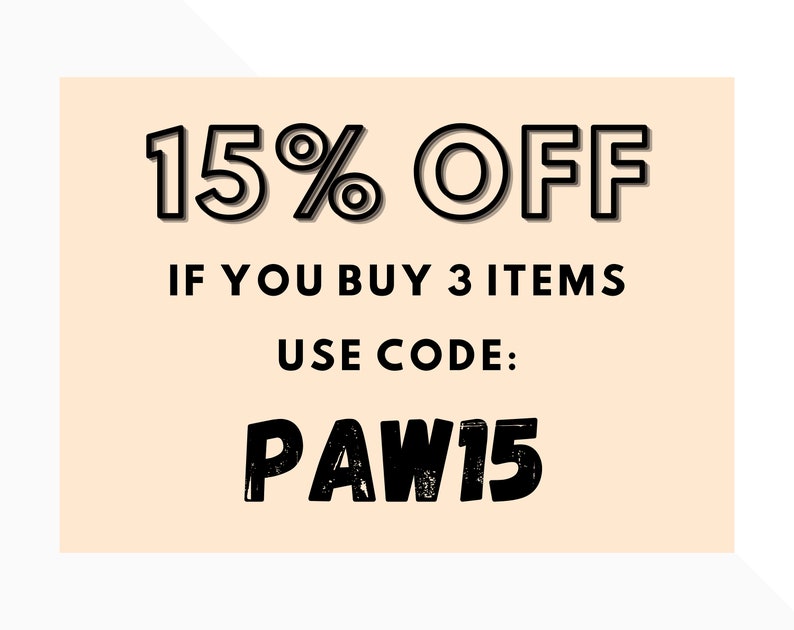 Puede incluir: Un cuadrado de color melocot&oacute;n con texto negro que dice "15% OFF IF YOU BUY 3 ITEMS USE CODE: PAW15".