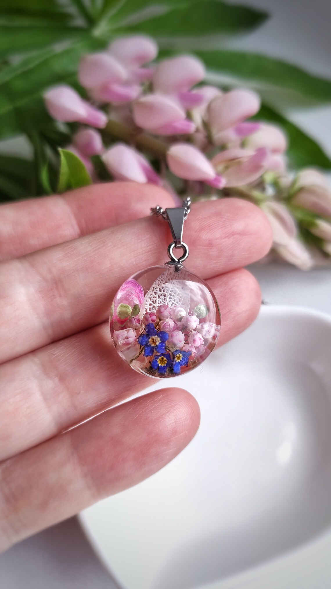 Round resin flower necklace Real flower resin pendant | Etsy