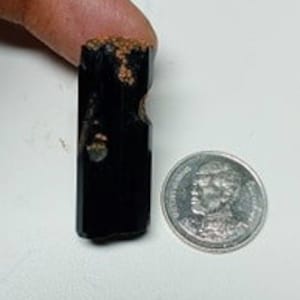 Black Tourmaline Raw Crystal Palm Stone, Natural Black Tourmaline, Raw Tourmaline, Raw Materials, Crystal palm Stone, 35x13x8mm 47.15 Carat