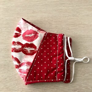 Lipstick Smooches Face Mask