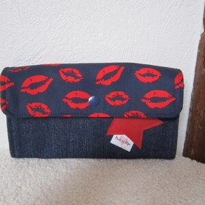 Portefeuille en jeans recyclé et tissu en coton aux motifs bisous
