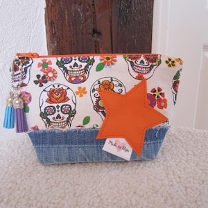 Petite trousse pour diverses utilisations , en jean recyclé et tissu en coton , fermeture zip .