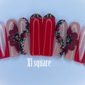 ネイルに付けるクリスマスの赤ワイン