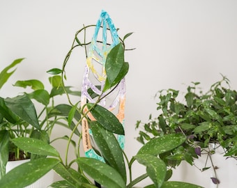 BARE™ Anthrulla™ - カスタマイズ可能な木製植物サポート - アンスリウムの葉からインスピレーションを得た