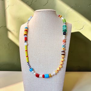 Collar con nombre personalizado, collar con letra de cuentas de vidrio personalizadas, regalo de joyería ajustable