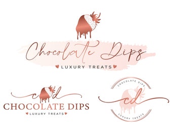 Könnte beinhalten: Ein Logo-Design für ein Unternehmen namens "Chocolate Dips" mit einer roségoldenen Erdbeere, die in Schokolade getaucht ist. Das Logo wird in drei verschiedenen Stilen angezeigt, darunter eine handschriftliche Schrift, ein kreisförmiges Design und ein Design mit einem rosafarbenen Aquarellhintergrund.