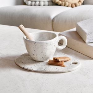Handmade ceramic mug - Speckled or plain pattern, round handle - Unique piece