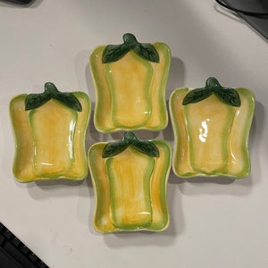 4 Piece set of Gibson Yellow Pepper Serving Dishes/Small4x5
