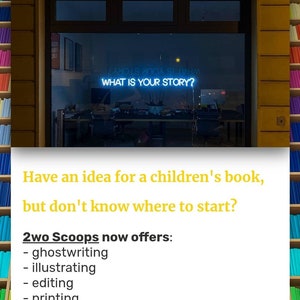 Könnte beinhalten: Ein Neon-Schild in einem Schaufenster lautet "Was ist deine Geschichte?" Die Ladenfront ist von Bücherregalen mit bunten Büchern umgeben. Der Text unter dem Bild lautet "Sie haben eine Idee für ein Kinderbuch, wissen aber nicht, wo Sie anfangen sollen? 2wo Scoops bietet jetzt an: Ghostwriting, Illustration, Lektorat, Druck, Veröffentlichung (öffentlich und privat)"