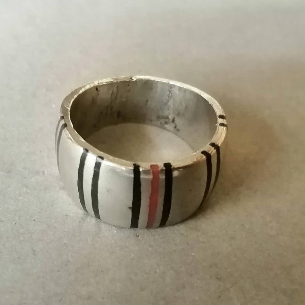 Old Saharan silver ring from southern Morocco decorated on the front with red and black stripes, Tuareg jewelry, Niger silver, Tuareg.