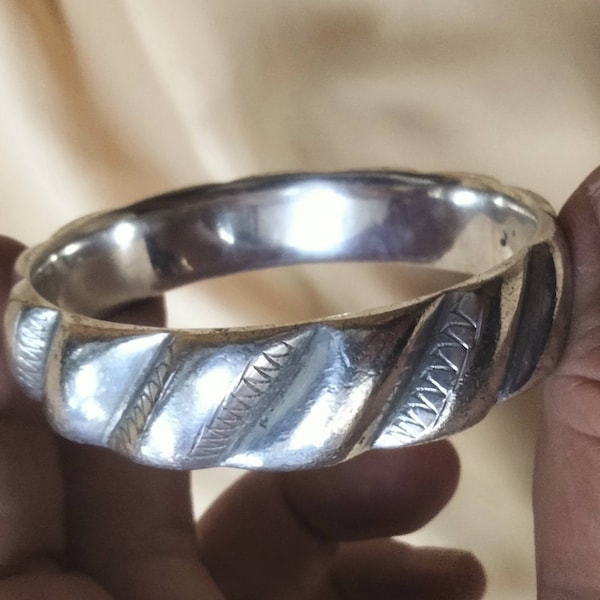 Ancient Berber bracelet in solid silver - ancient - Berber - ethnic - Berber jewelry - jewelry of Morocco - old Berber bracelet - tribal