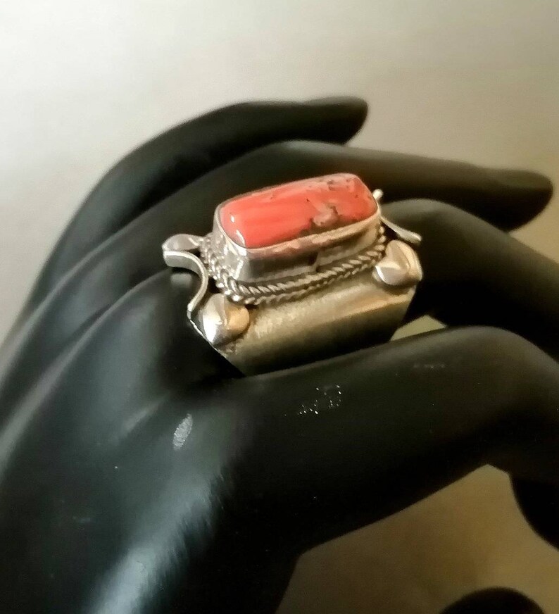 Ancient Berber ring in solid silver with a coral stone kabyle coral. woman/'s ring tuareg Berber ring Berber jewelry