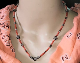 Marokko - alte Berberkette aus Sterlingsilber und echten Korallenperlen / ethnische Halskette / marokkanische Halskette / Berberschmuck.