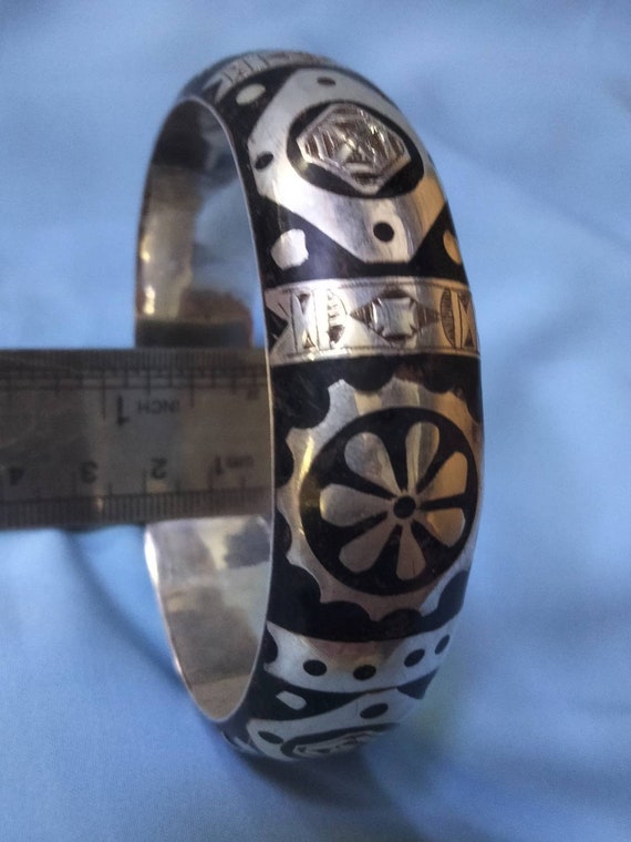Mauritania - Tuareg Bangle in Sterling Silver and Horn or Ebony