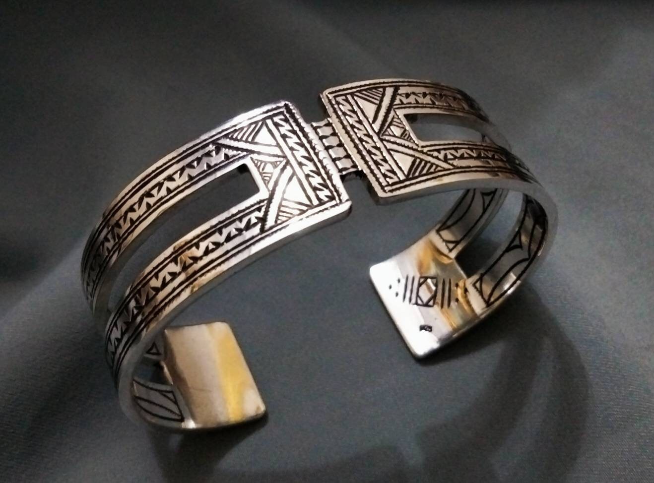 【レア】Vintage HERMES Bangle Tuareg トゥアレグ レア】Vintage HERMES Bangle Tuareg トゥアレグ Hermes Tuareg