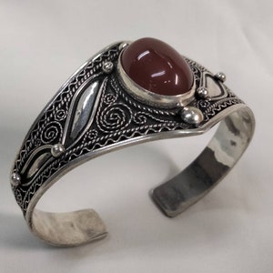 Berber cuff bracelet in solid silver, Berber jewelry, Berber ethnic bracelet, African jewelry, jewelry from Morocco, solid silver 925