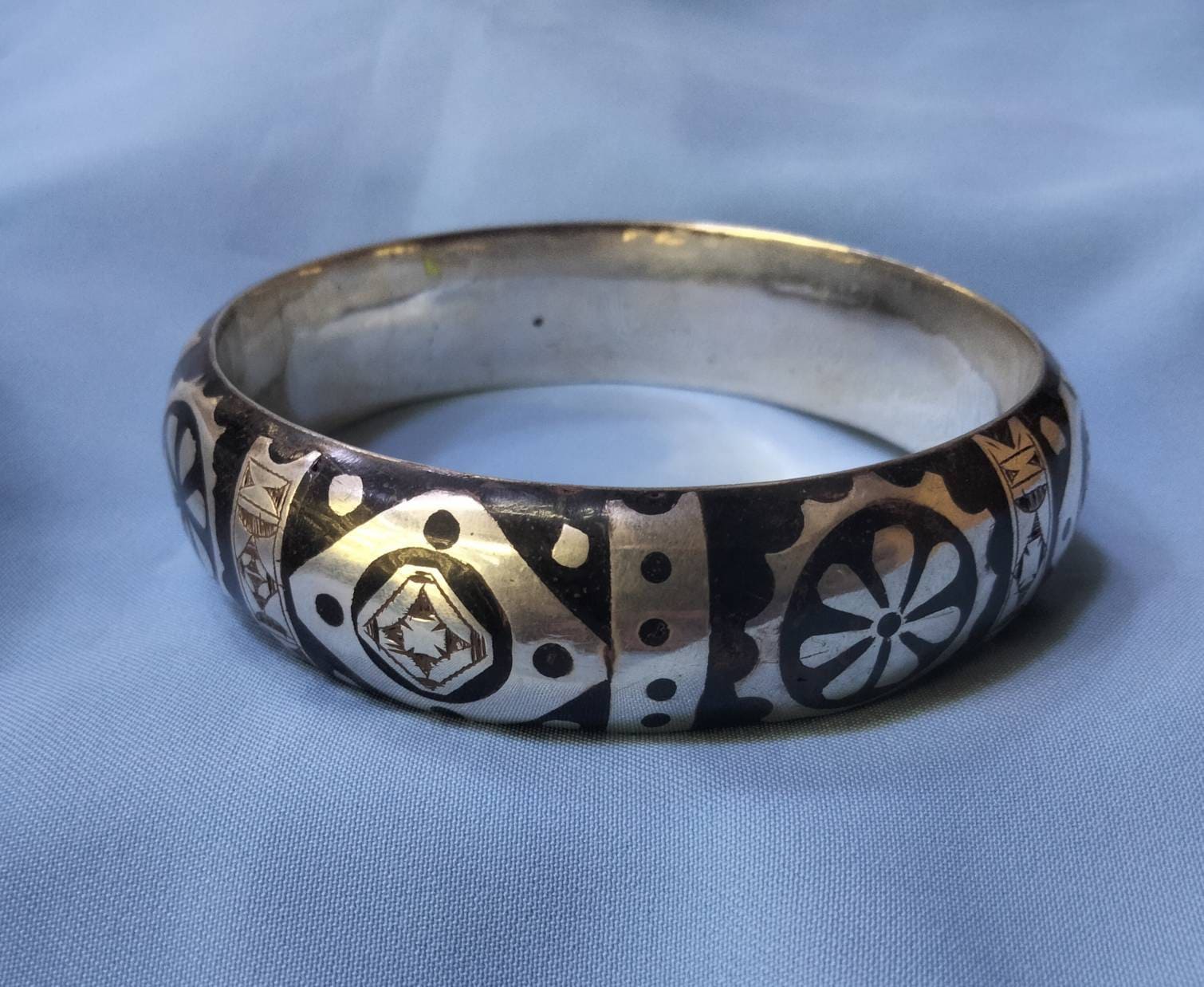 Mauritania - Tuareg Bangle in Sterling Silver and Horn or Ebony
