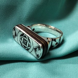 Touareg - Tuareg ring in 925 silver chiseled with traditional ethnic motifs of Tuareg and ebony wood / Berber ring / Mali.