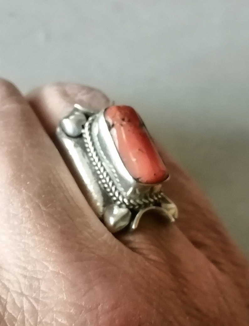 Ancient Berber ring in solid silver with a coral stone kabyle coral. woman/'s ring tuareg Berber ring Berber jewelry