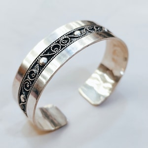 Berber bracelet in solid silver 925, Berber jewelry, jewelry from Morocco, rigid and adjustable bracelet, ethical jewelry.