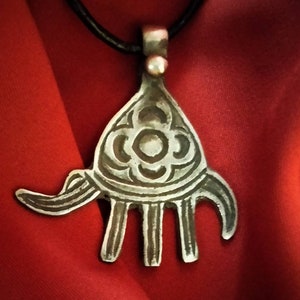 Hamsa - vintage silver amulet of high Berber quality / rare khamsa / vintage fatima hand / Moroccan hamsa / ancient hamesh.