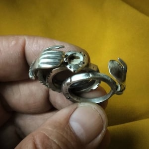 Morocco - Antique Jewish Ring, Antique high quality articulated Moroccan Berber silver ring with joined hands and heart, VERY RARE.