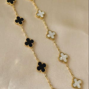 18Kゴールドメッキのクローバーブレスレット：マザーオブパールの幸運のお守り