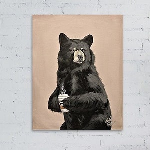 Wydruk artystyczny Grumpy Bear | Obraz artystyczny Bear and Coffee | Dekoracja ścienna Woodland | Sztuka Cafe Cabin | Zabawna sztuka ścienna z leśnymi zwierzętami