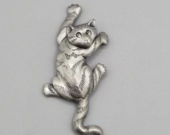 JJ Jonette Jewelry Climbing Tabby Cat Kitten Brooch Brushed Silver Tone Signed