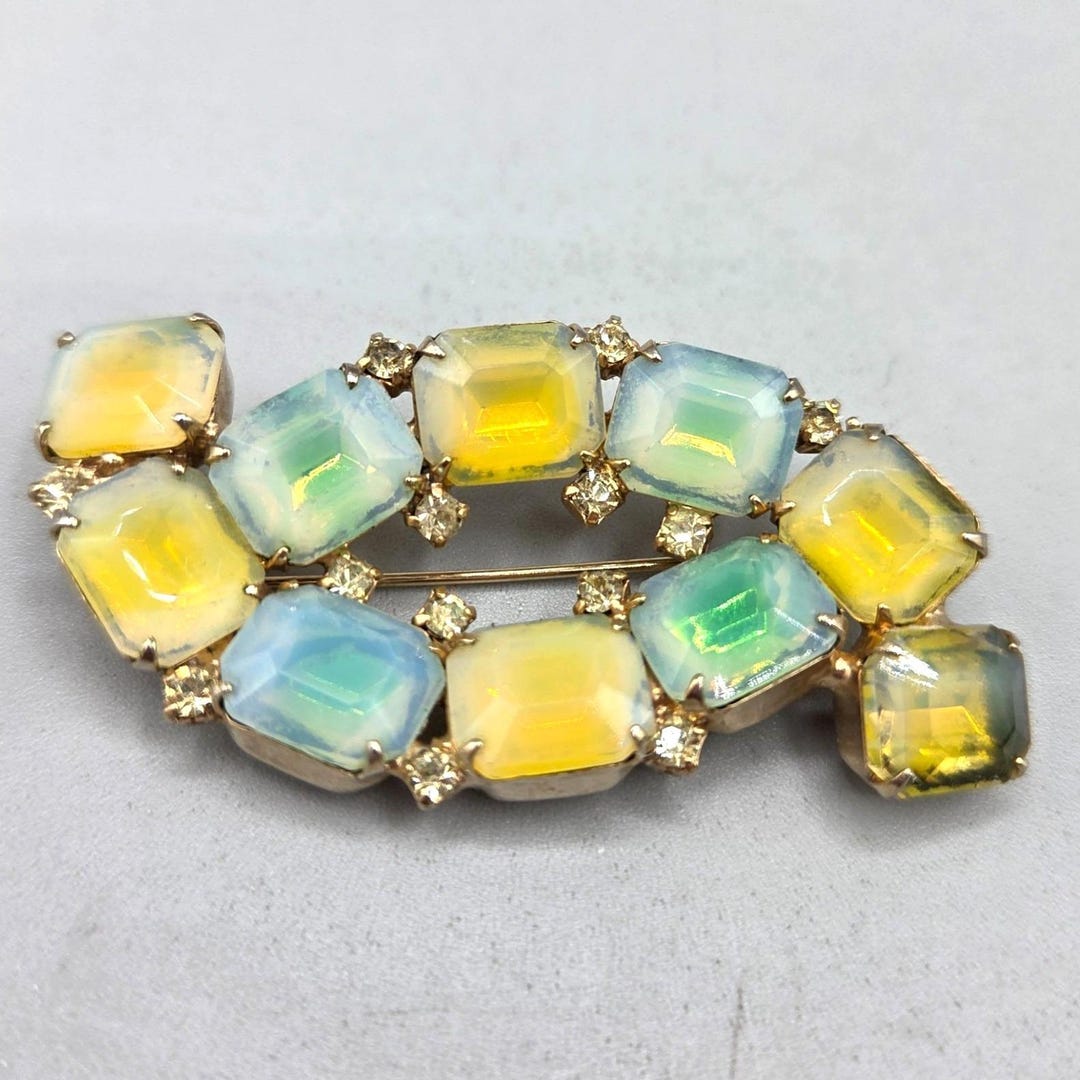 KRAMER クレイマー ブローチ カラーストーン フェイクパール Kramer NY Rhinestone and Opalescent Glass Brooch Gold Tone Signed