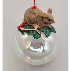 RARE Charming Tails Mouse On Ball Ornament Christmas Early Issue Retired