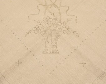 Vintage Vogart Pure Linen Centerpiece Stamped Embroidery Pattern