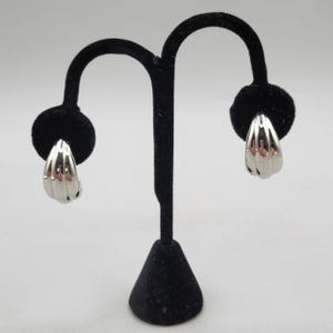 Vintage Silver Tone Ribbed Shiny Tone Clip-On Earrings