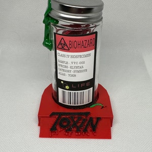 Toxin &quot;Symbiote&quot; Sample with display Stand
