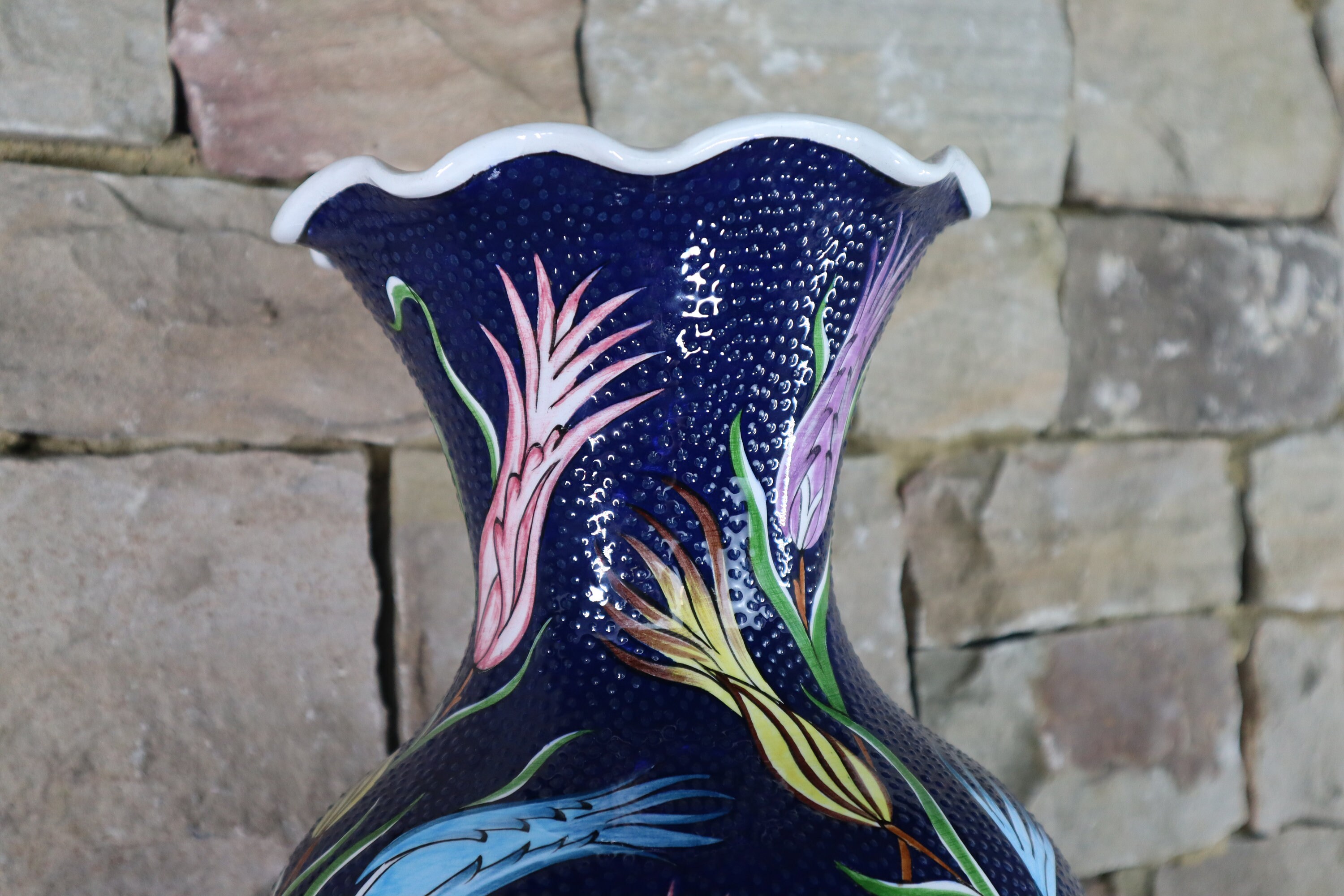 グレーの花柄陶器ボトル il_fullxfull.2695625976_gv8d.jpg